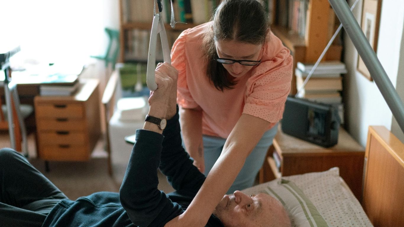 Domiciliary care in the UK – caregiver assisting a senior with everyday tasks in a comfortable home environment